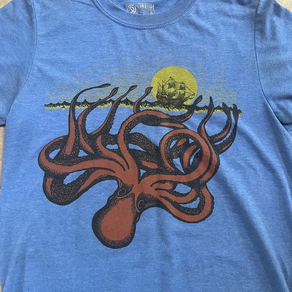 Kraken Unisex T-shirt Giant Octopus Ship Size S - Picture 2 of 4